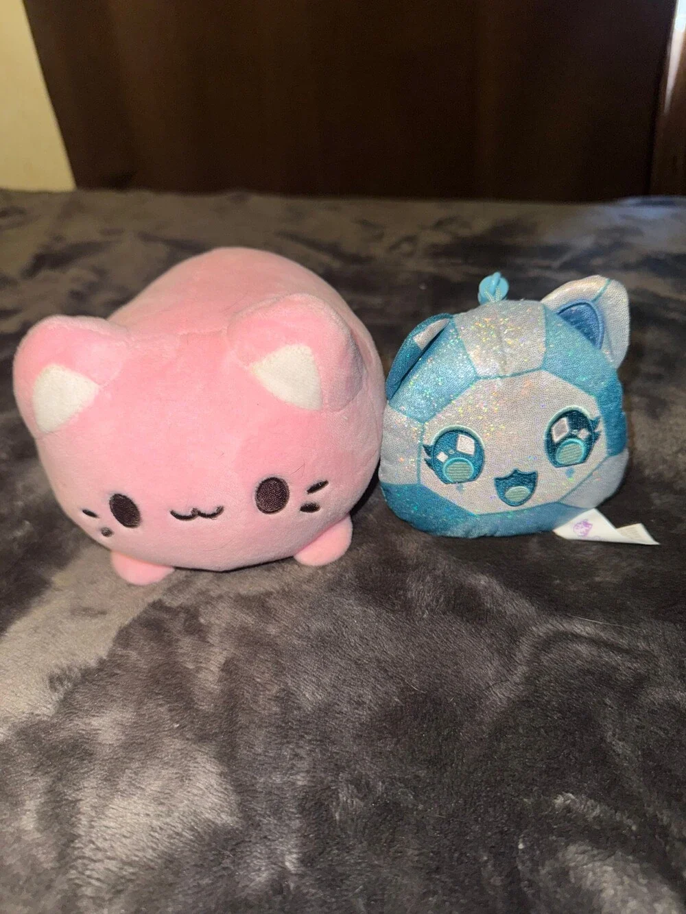 Arphmau Plush Cat Keychain Pink and Blue Glitter Soft Toys